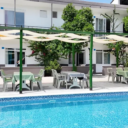 Hillside Aparthotel